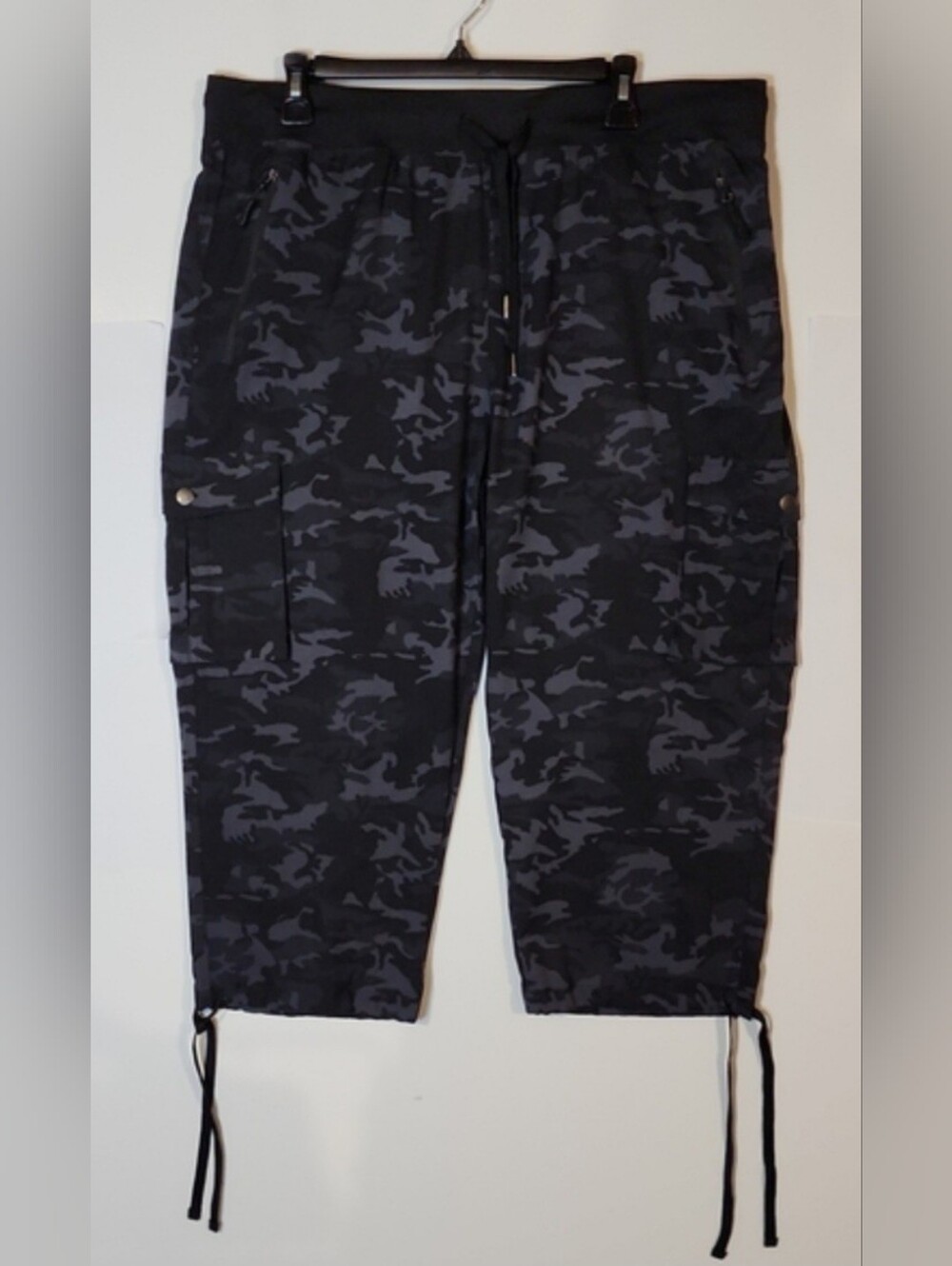 Hiking Cargo Camo Capris NWOT Size Xlarge